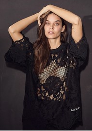 HAUTE LAMITIE Curvey Lace Hem Tee - Black