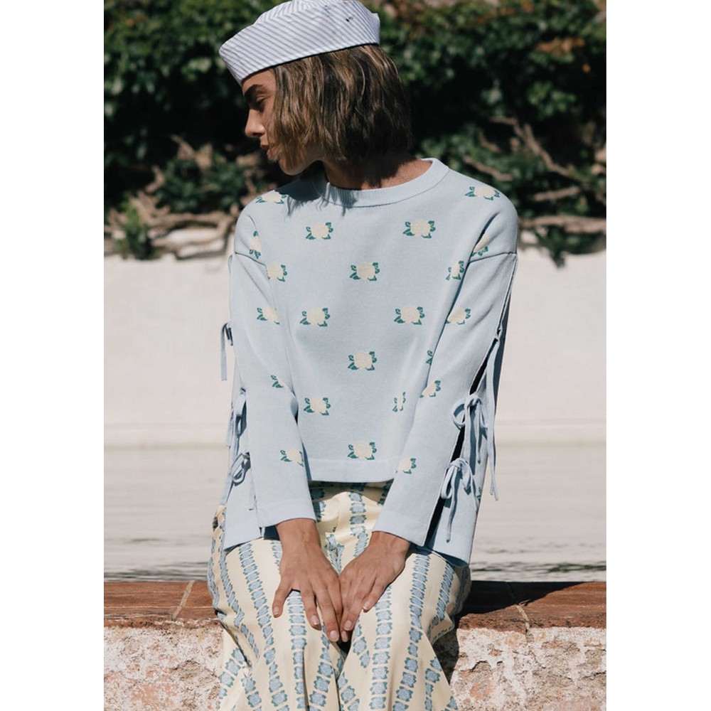 The Tiny Big Sister Women's Blue Flowers Jacquard Sweater - Pretty